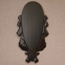 Trophäenschild geschnitzt