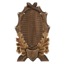 geschnitztes Trophäenschild